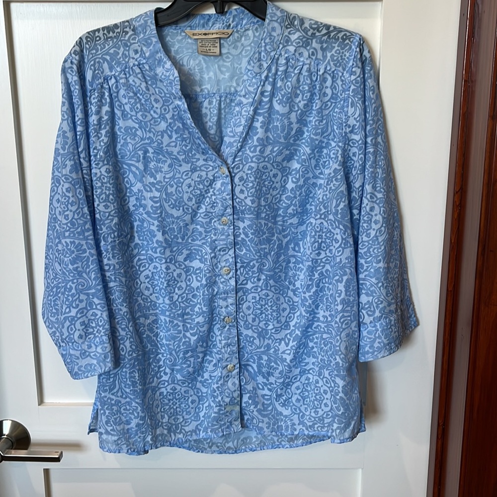 Ex officio size large blue 3/4 sleeve Paisley shirt.